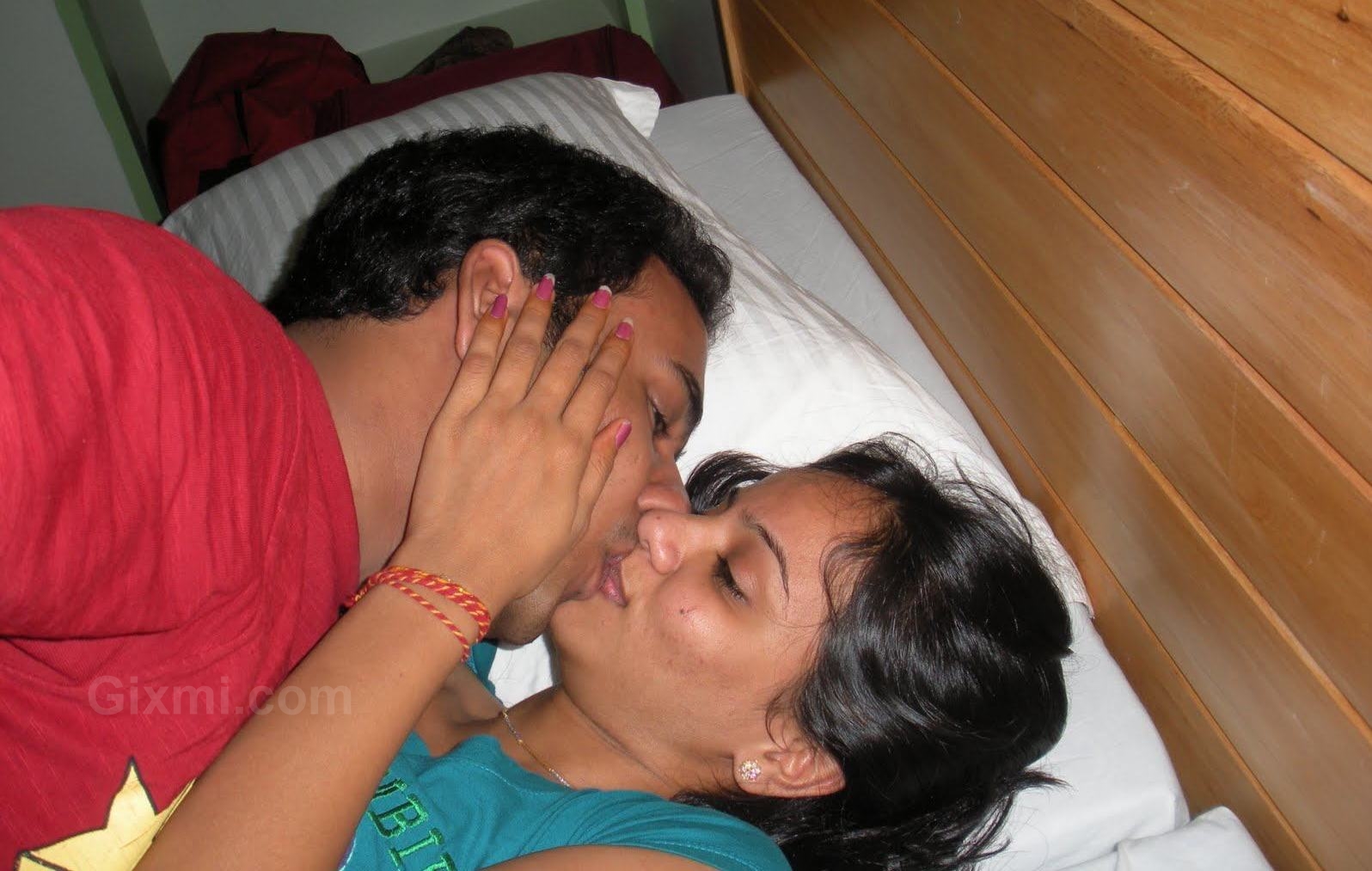 Bangladeshi girlfriend letting boobs suck